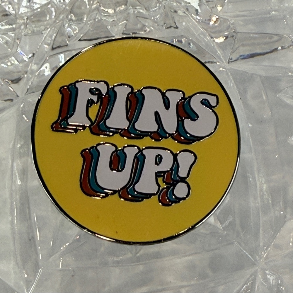 🆕 FINS UP! Retro Enamel Pin 1.5” Yellow Motivational Lapel Hat Backpack Badge